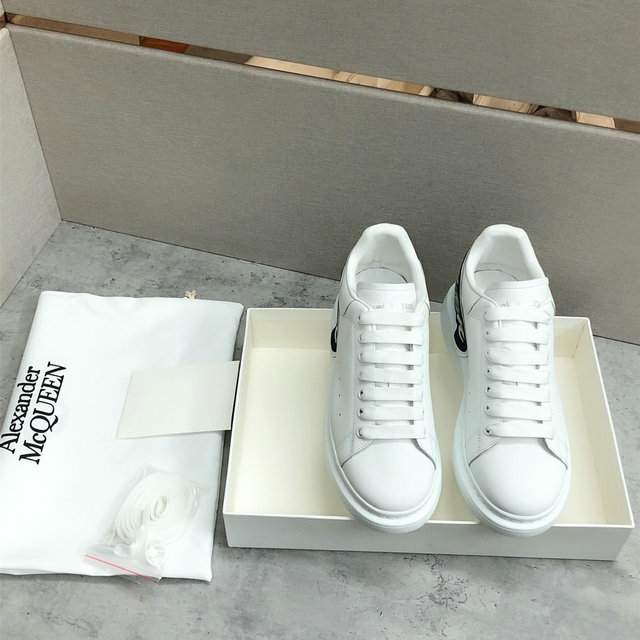 Picture of Alexander McQueen Shoes _SKU21100406SZ35-45126